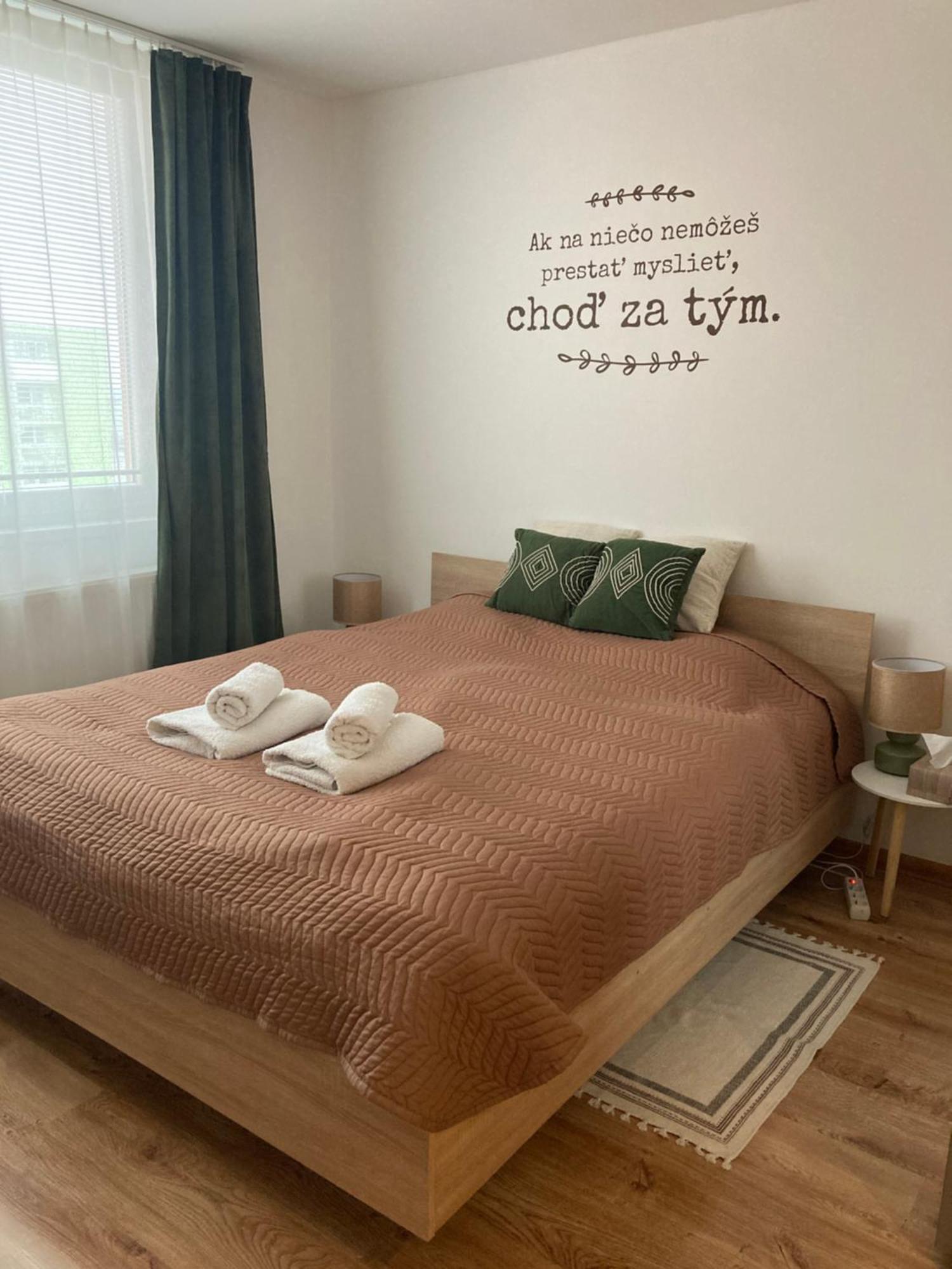 Apartman Nedaleko Centra Mesta Michalovce Ngoại thất bức ảnh